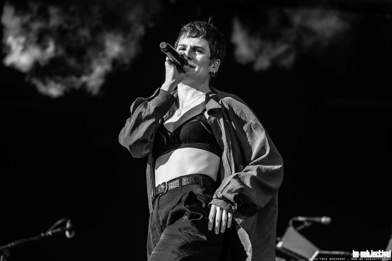 20190623_ChristineandtheQueens_16_bs_TheaDrexhage.jpg