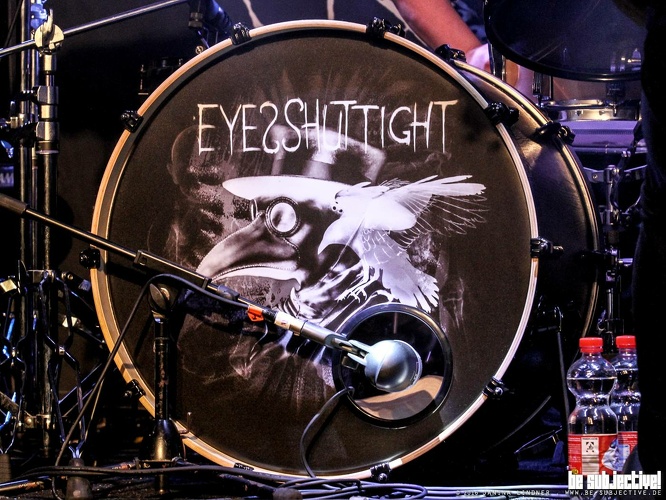 01-Eyes Shut Tight-5286