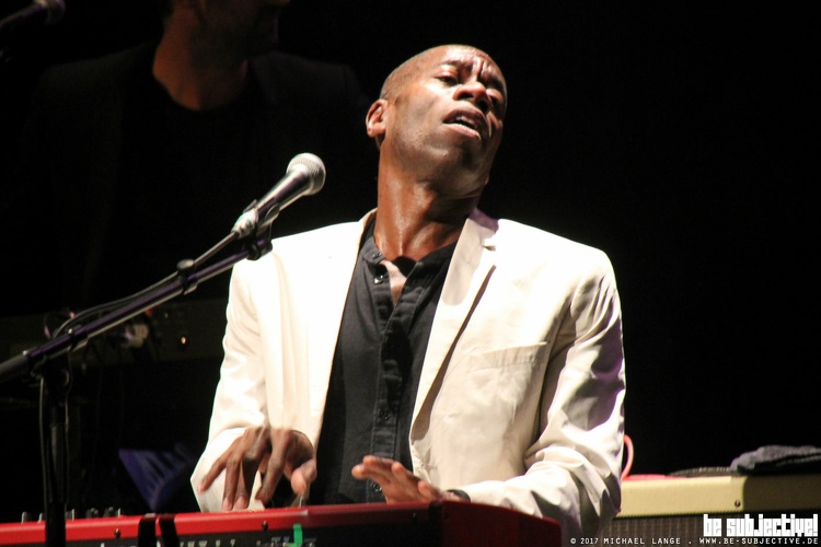 20170928 MikeAndTheMechanics 022 bs