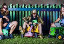 Preview: Tschaika 21/16 mit Tante Crystal auf Tournee (2016)