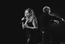 Preview: Wunderschön & akustisch – Anneke van Giersbergen auf Darkest Skies Acoustic Tour (2022)