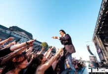 Review: Nick Cave & The Bad Seeds in Dresden – Ein Orkan im schwarzen Anzug (02.08.2026, Dresden) Nick Cave & The Bad Seeds (Foto: Kristin Hofmann bs! 2026)
